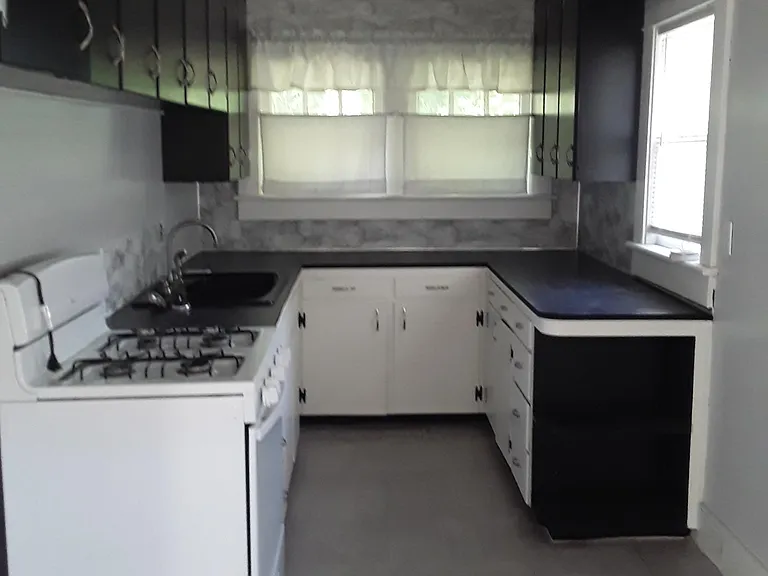 301 N Gold St — Photo 2