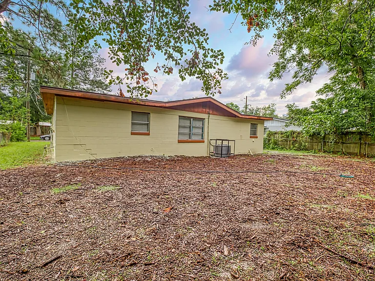 2220 Eudine Dr W — Photo 12