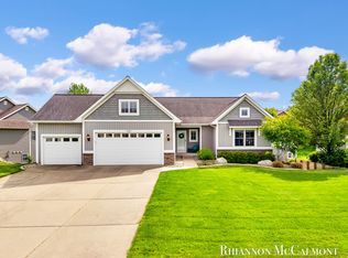 7505 Augusta Ln, Hudsonville, MI 49426