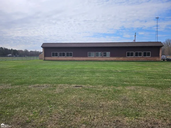 2360 E Burt Rd, Burt, MI 48417