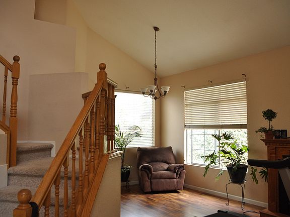 3rd image of 1107 Thornbridge Dr