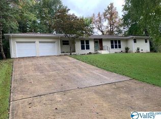 409 Redbud Dr, Gadsden, AL 35901