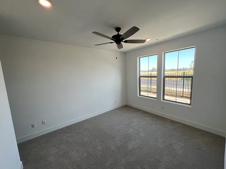 502 W Mahogany Ln — Photo 9