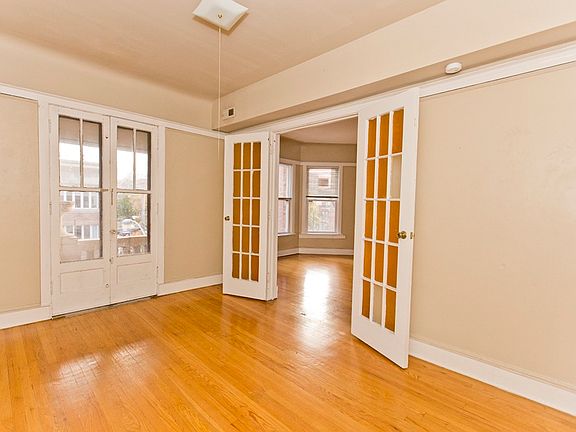 5th image of 938 W Argyle St #3