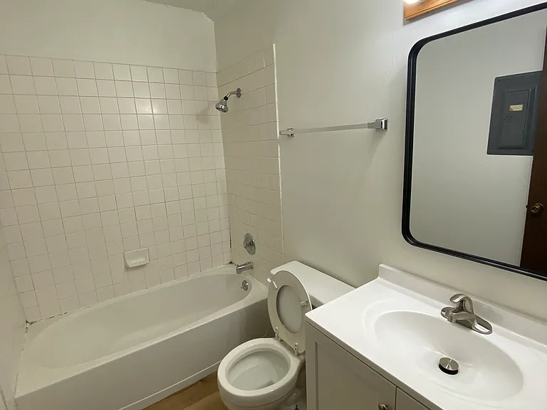 2620 K St #3 — Photo 7