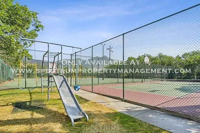 1045 Oberland Dr — Photo 22