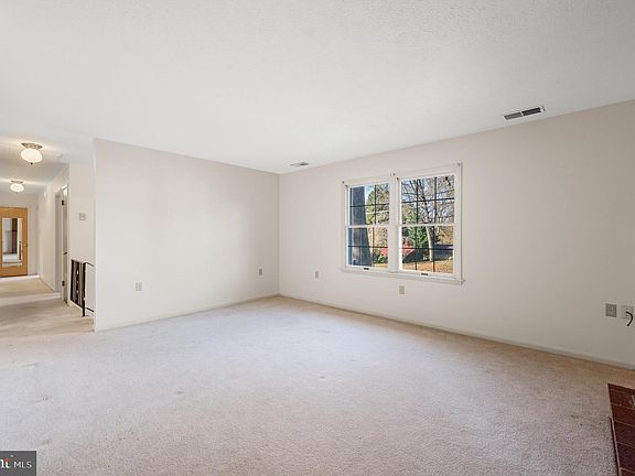 5th image of 416 Marion St