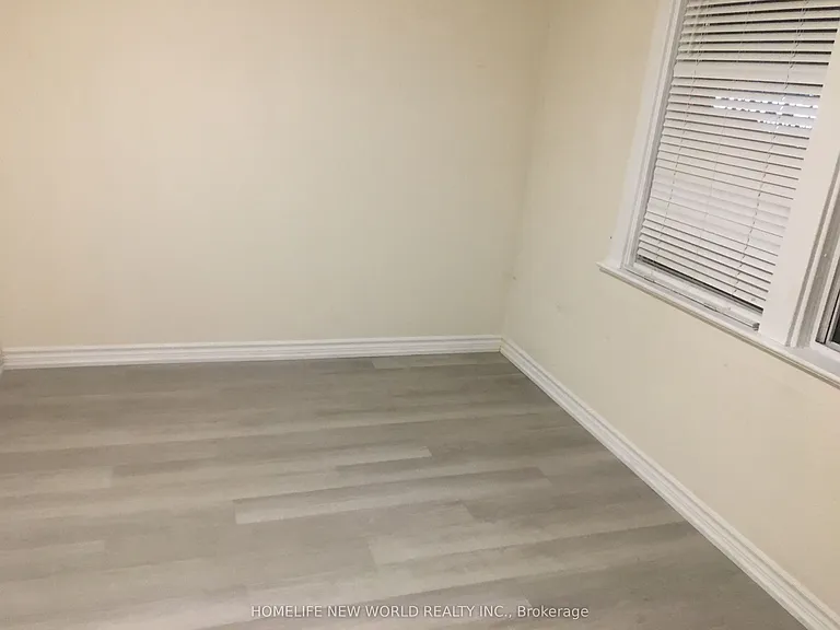 270 Coxwell Ave #B — Photo 4
