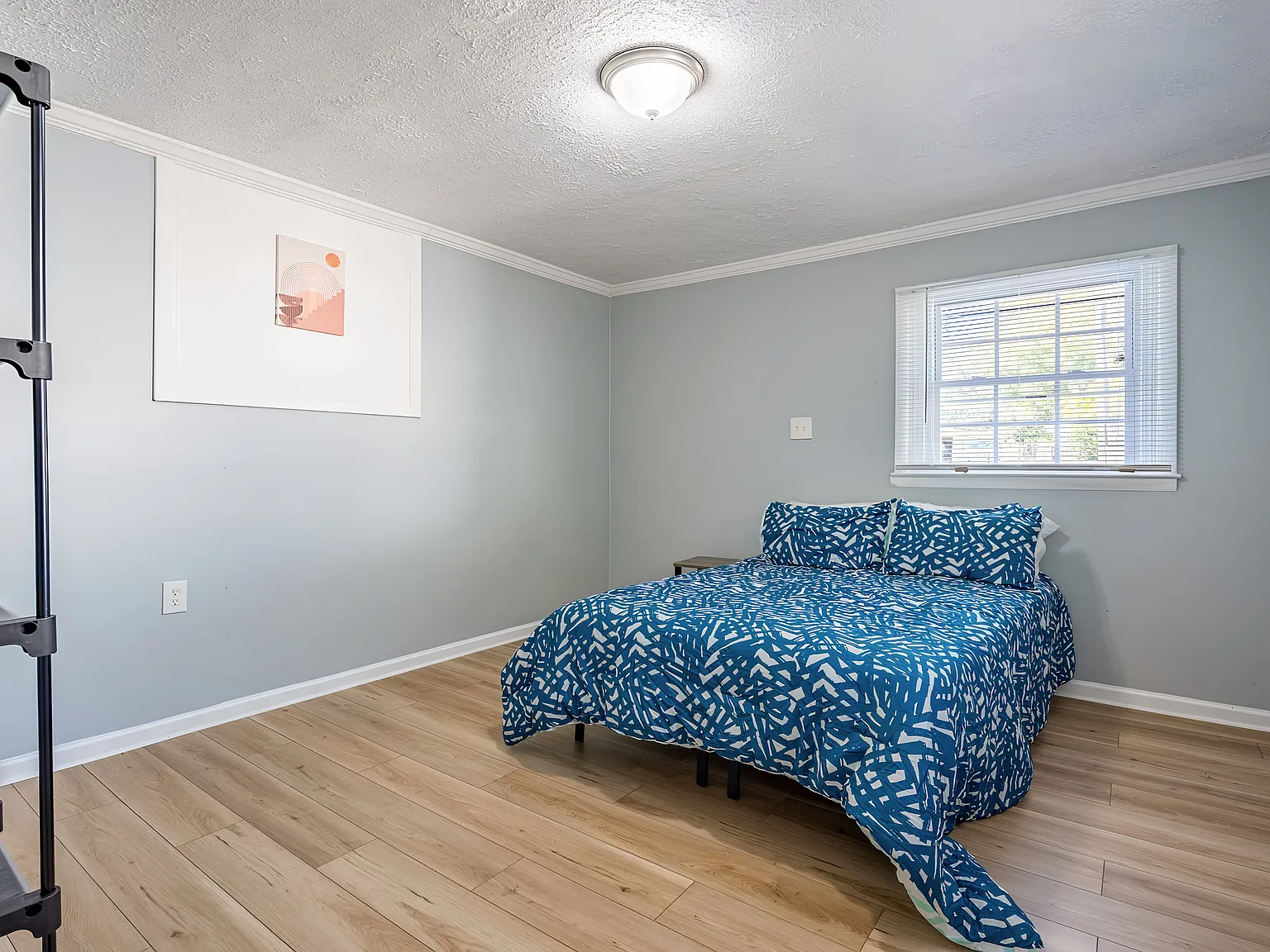 4 bed, 3.0 bath, 2230 sqft, $866 — Photo 2