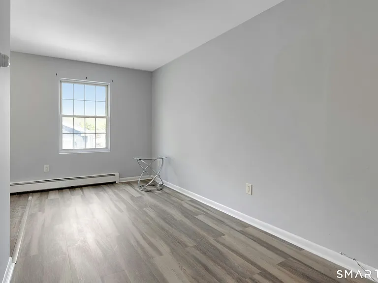 614 Earl Ave — Photo 4