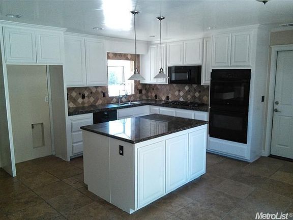 3rd image of 4657 Plantation Dr