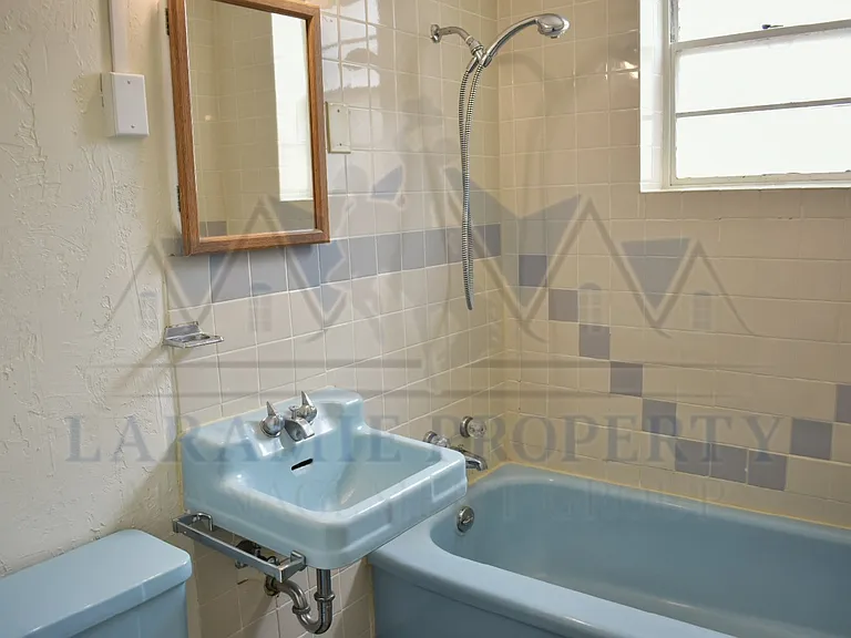 305 S 10th St #15 — Photo 9