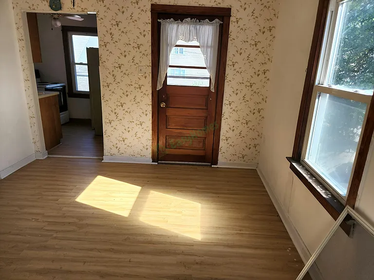 145 Virginia St — Photo 9