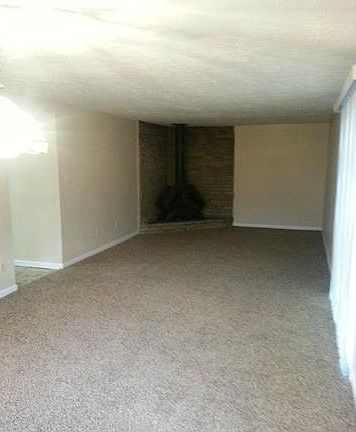4th image of 837 Marion St