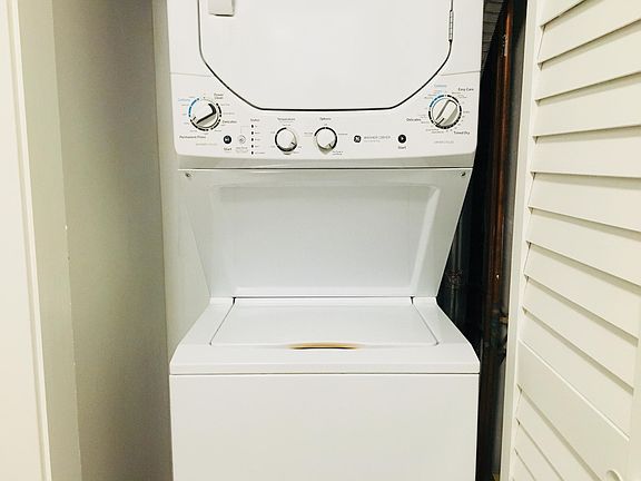 5th image of 3422 N Elaine Pl APT 2E