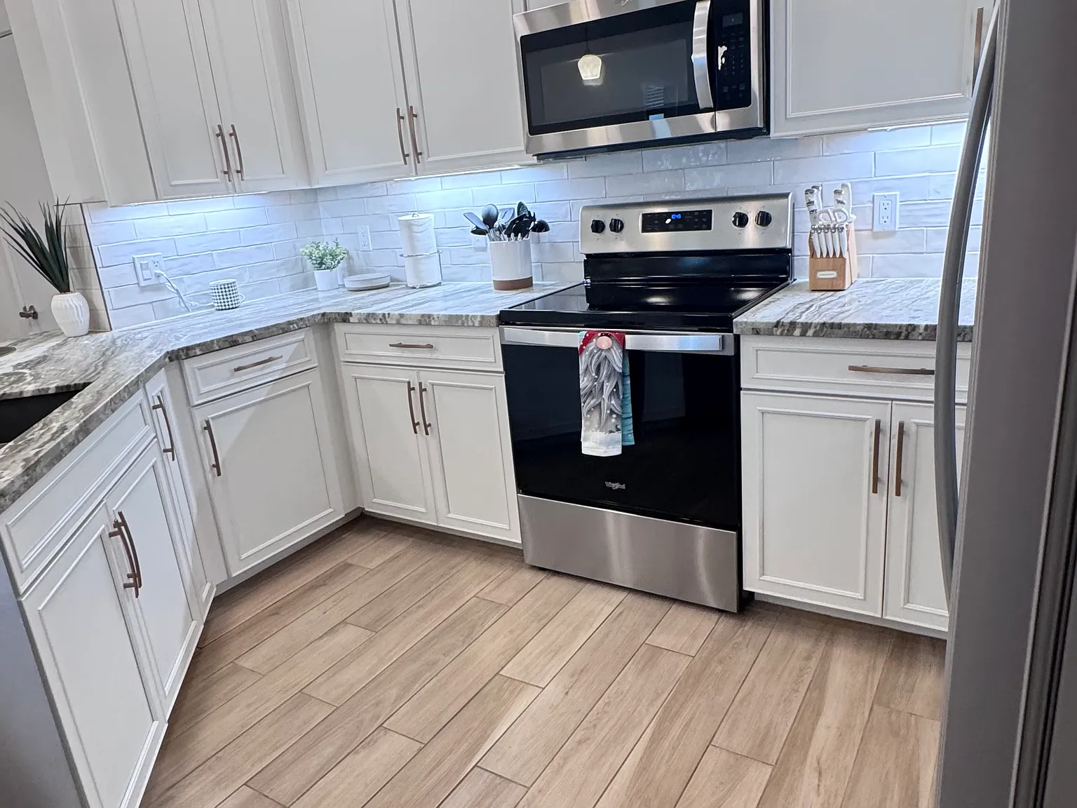 2 bed, 1464 sqft, $3,500 — Photo 4