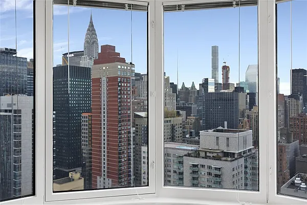 Rented by R New York | media 23