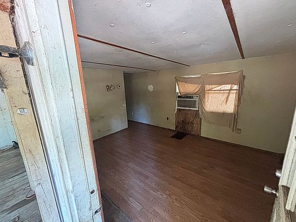 4th image of 113 Henry St