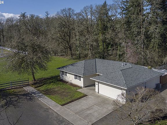 5th image of 35455 Douglas Dr