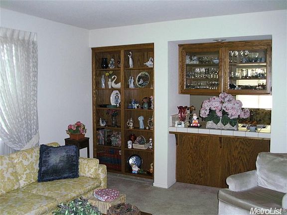 4th image of 1552 Camphor Way