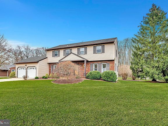 3rd image of 35 Galston Dr