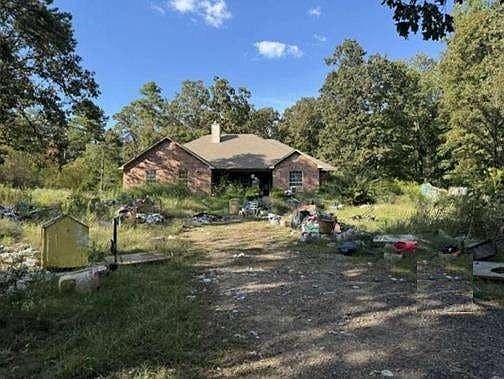 3rd image of 1112 Poteau Mountain Ln