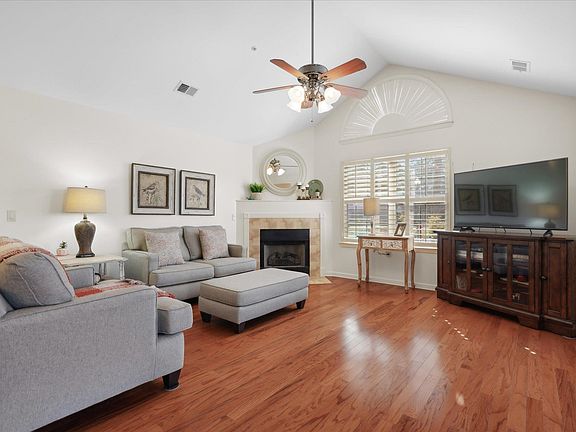 4th image of 274 W Stonevillage Dr #1