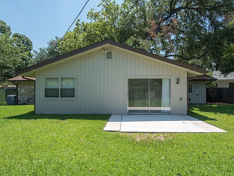 2902 Silverleaf Dr — Photo 25