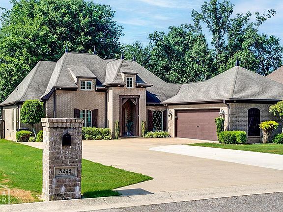 3rd image of 5238 Providence Cir