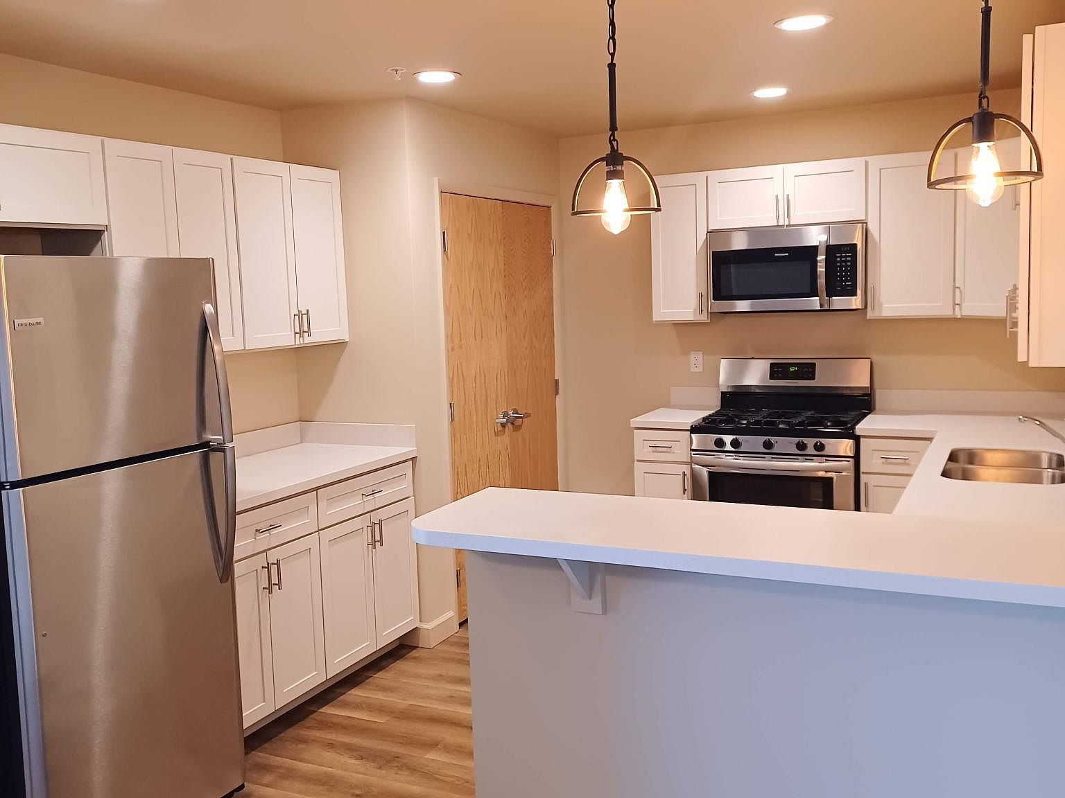 111 S Leroy St, Fenton, MI 48430 Zillow