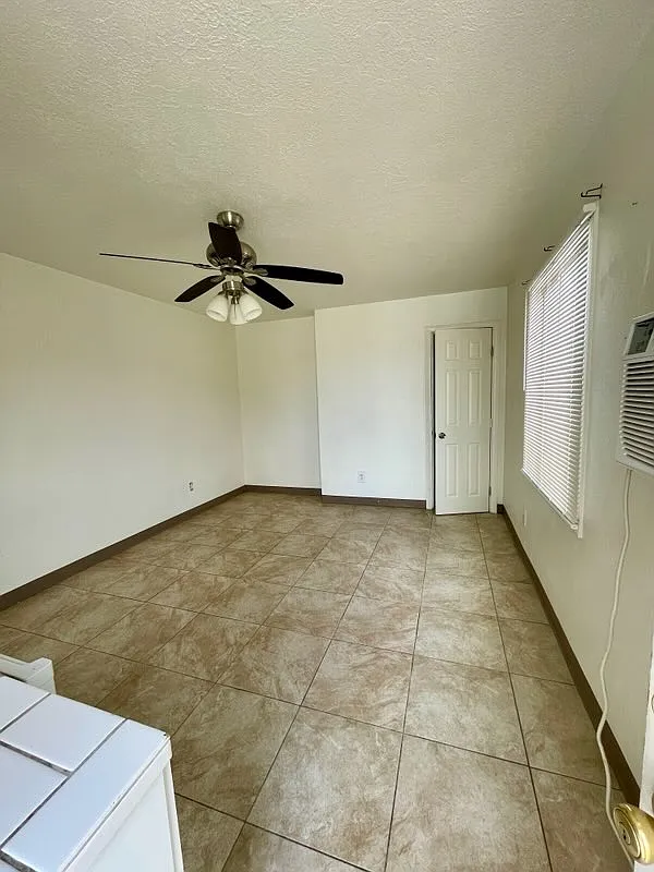 Building Photo - 6433 Cholla Ave #2