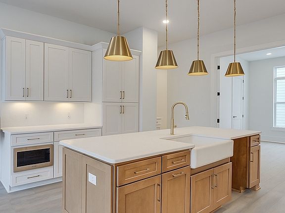 5th image of 110 Myrtle St Unit E