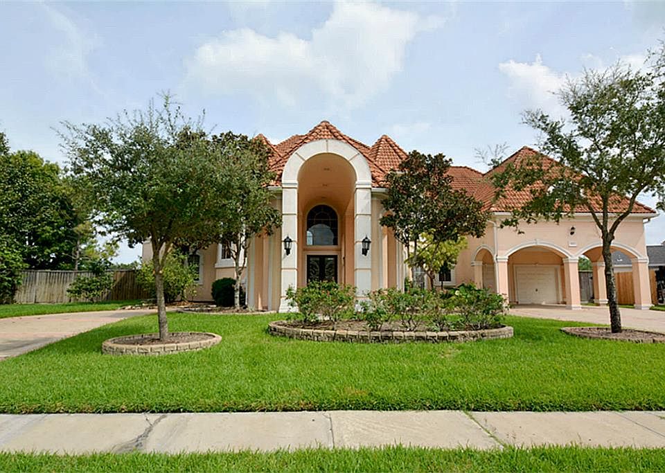 1st image of 2703 E Bainbridge Cir