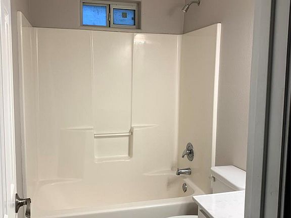 5th image of 757 Washington Cir