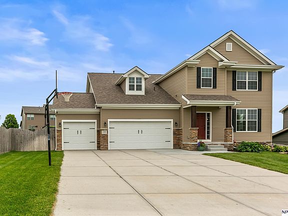 2nd image of 11931 Ashwood Dr