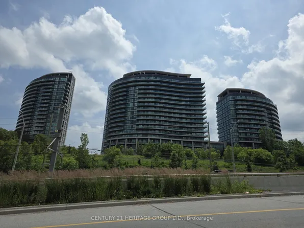 35 Brian Peck Cres #805, Toronto, ON M4G 0A5