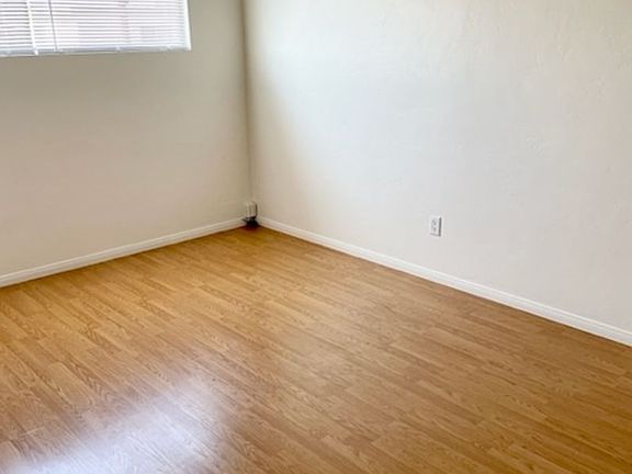 4th image of 3185 Landis St