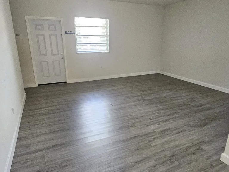 2730 NE 4th St #105 — Photo 3
