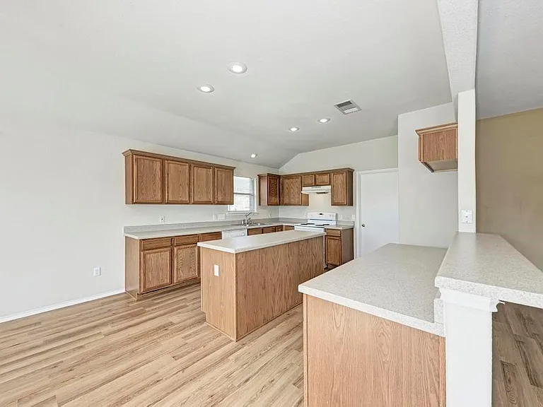 1203 Tricia Cv — Photo 11