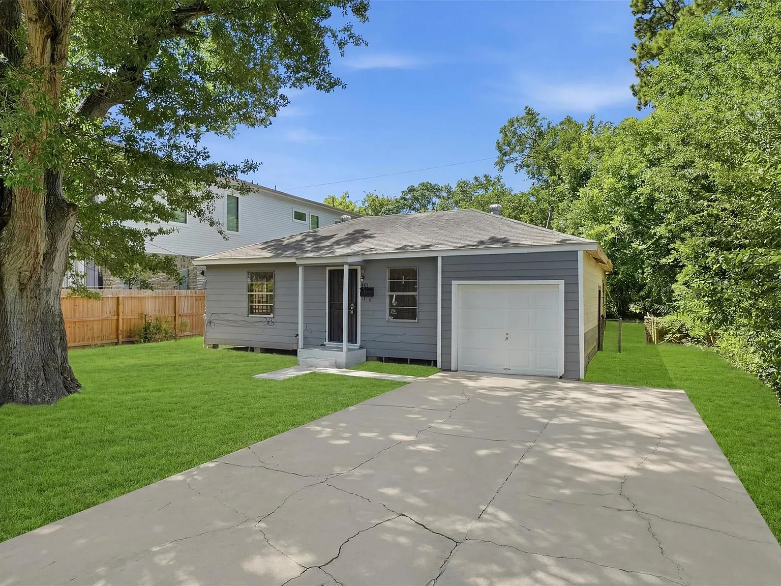 3 bed, 1.5 bath, 1226 sqft, $1,550 — Photo 2