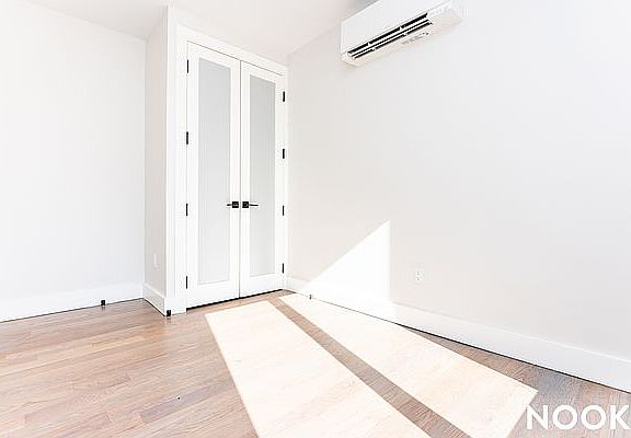 5th image of 216 Bainbridge St #1A