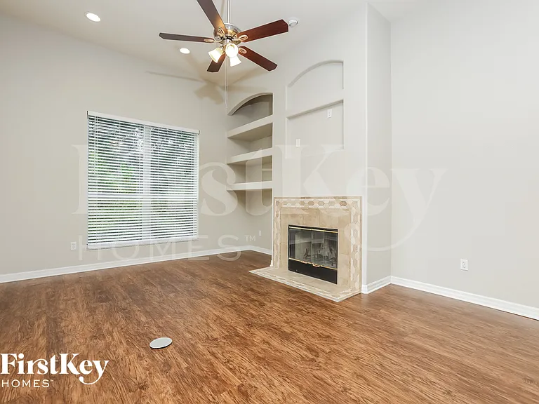 1850 Beth Ct — Photo 3