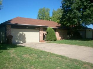 1827 W Katella St, Springfield, MO 65807
