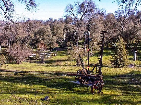 4th image of 45483 Sand Creek Rd