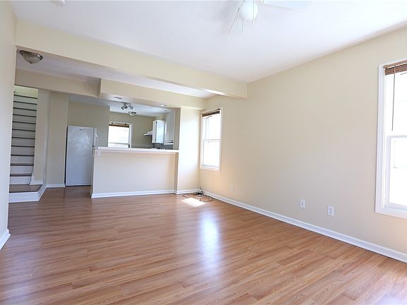 2nd image of 733 University Ave APT 3