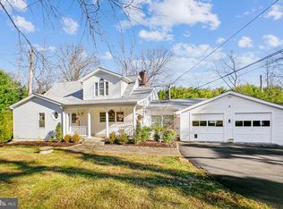 2627 Five Oaks Rd, Vienna, VA 22181