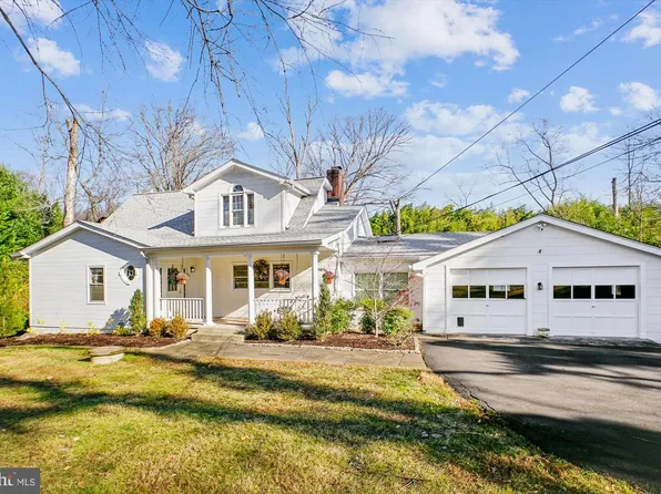 2627 Five Oaks Rd, Vienna, VA 22181