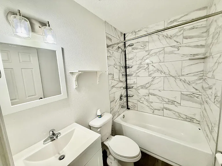 114 W 41st St — Photo 3