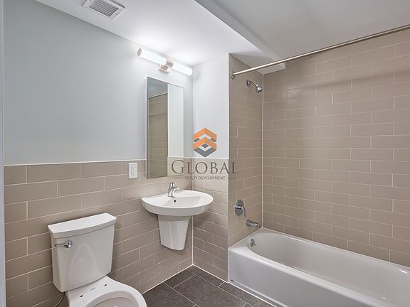 4th image of 2721 Colden Ave #A