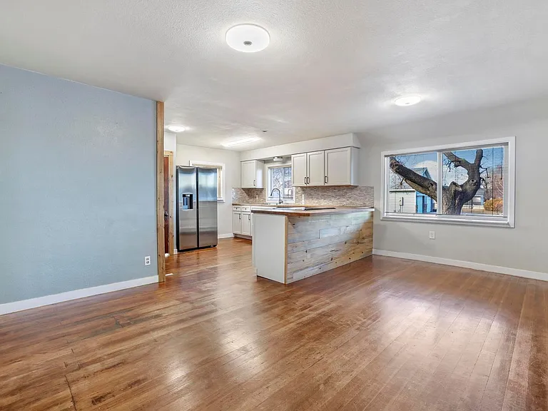 3321 Addison Ave E — Photo 15